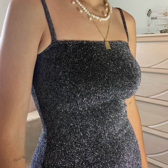 Forever 21 Sparkly Knee Length Fitted Dress - Picture 3 of 4